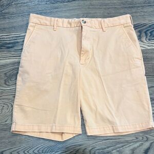 Izod Men's Peach Flat Front Shorts